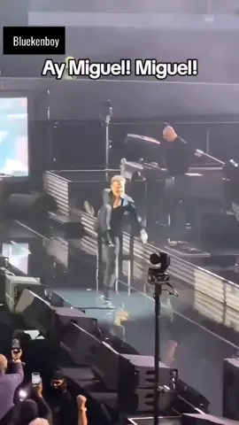 Con razón se siente frío, si bajo el sol...😂 #LuisM #LuisMiguel #LuisMiguelCaida #videoviral #viral #videosrandom #Music #Retro #Pop #elsoldemexico #live #lol #fyp #funny #funnyvideos #humor #funny #funnyvideos 
