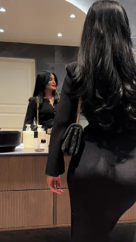 All black with red lips, classic fav #OOTD #allblack 