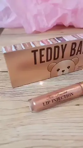 TooFaced & Teddy Bears = Magic #toofaced #teddybear #lipgloss #makeuppallet  #myabsolutefav #ugc 
