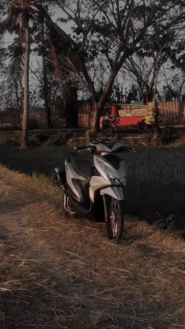 semua ini salah ku yang terlalu tinggi mencintaimu sedangkan diriku bukanlah tipe cowok yang kamu mau☺️🥲#silverboysakithati #fypシ #beatsad #beatdeluxe #asmarakacau #silverboy😎 