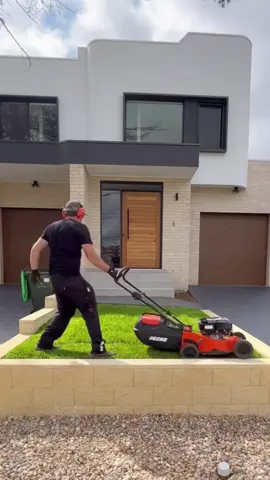 Fresh is best #lawncare #satisfying #asmr #relaxing #tiktok #fyp #nathanslawnsandgardens #echotoolsaustralia 