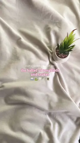 finally starting this book its been a long time coming 🕊️🐍 #tbosas #startanewbookwithme #bookannotations #bookasmr #bookaesthetic #cantcatchmenow #theballadofsongbirdsandsnakes #thehungergames #thehungergamestrilogy #suzannecollins #newbook #yafantasy #booksnbistros 