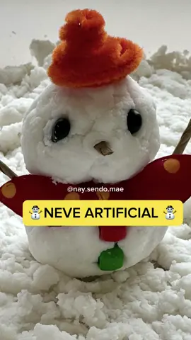 Atividade de hoje: NEVE ARTIFICIAL ⛄️❄️ Uma atividade super divertida e simples de ser executada.  Gostou?  Deixe seu ❤️, comente, salve ou compartilhe!  Até a próxima😉 #naysendomae #atividadeludica #ludico #atividadeemcasa #atividadesensorial #atividadeinfantil #neveartificial #neve #brincandocomamamãe  #montessori #waldorf #maecriativa #atividadedenatal #natalkids