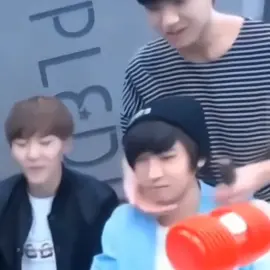 I burst out laughing at this cuteness. Chăm bồ từ bé mà, coi người ta tỉ mỉ xịt, chải rồi chỉnh đi chỉnh lại có tâm không chứ. Rồi còn mi-an-he vào tai Wonu với giọng điệu nhỏ nhẹ, cưng chiều lắm cơ. #minwon #meanie #mingyu #wonwoo #seventeen #fyp #viral #xuhuong 