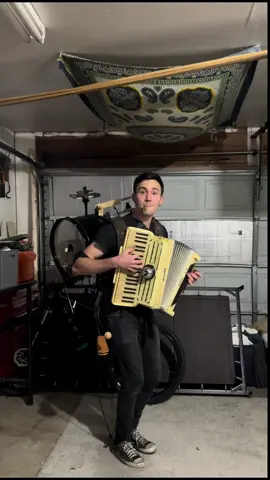 u-u-uwa-uwa #caramelldansen #accordion 