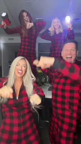 Made mom & dad do this trend with us only took 1,000 tries 😜