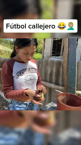 Fútbol callejero 😂🤦🏼‍♂️ #tiktok #humor #valentinaceron🛐 #jonferceron🛐 #familia #jonferceronvalentina #fyp #jonferceoon 
