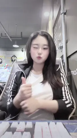 클스마스 진짜 얼마 안남음~~~🥲🥲🥲#크리스마스 #08 #추천추천추천추천추천추천추천추천추천추천 #추천뜨면알려주세요 #07 #아디다스 #져지 #fyp 