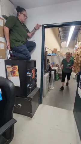 #scarepranks #scarecamchallenge #fail #foryou #fypシ #failsoftiktok #funny #scarecam #fails #funnyprankvideo #funnyvideo #funnymoments #bushmanpranks #hahahahahahahaha 