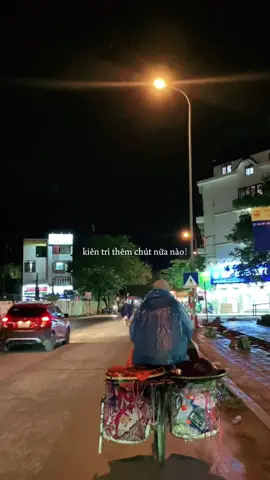 Có một sự thật là:  Bạn đang dùng số tiền mà bố mẹ cực khổ kiếm được để học những tri thức mà họ không hiểu! Để khám phá những nơ mà họ chưa từng biết đến! Để trải nghiệm cuộc sống mà họ chưa từng đi qua… #dailyvlog #podcast #chualanh #quoteoftheday #nhachaymoingay #fyp 