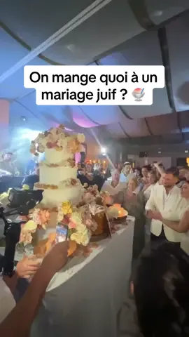 Tout ce qu’on peut trouver à manger dans un mariage juif 🥂🍰🍔 ##mariage##mariagejuif##mariagejuifmarocain##wedding##weddingtiktok##jewishwedding##weddingfood##weddingbuffet##buffetmariage##kosherfood##jewishweddingtradition##jewishweddingcheck##jewishtiktok##jewishtraditions##mariagetraditionnel##houppa##jewishcheck##jewishbride##juif##traditionjuive##jewishfood