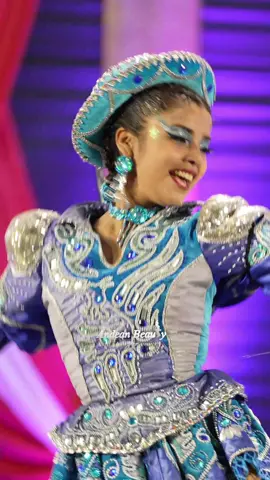 La #bella @Andrea Tinoco de Melodias de Saya Lima Sur @melodias_lima sur en @TUMI DE ORO 2023 #hermosa #caporalita #caporalesbolivia #caporalesperu #fypシ #bonita 