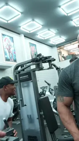 Como está a canela do Anderson Silva que fraturou na luta  #spider #andersonsilva #juliobalestrin #treino #mma #UFC #academia #maromba 