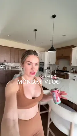 happy monday ily 🤍🪩💭🎧❄️ #fyp #mondaymorning #Vlog #dailyvlog #originalsound #asmr #skincare #rhode #christmasvibes #coffee #homegym #morningroutine #productiveroutine #workout 