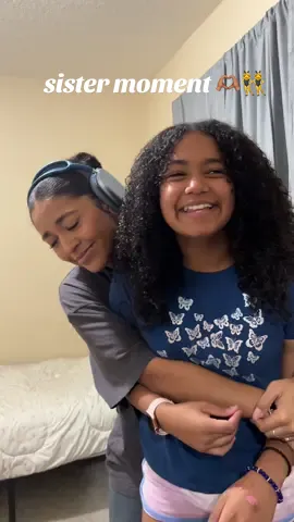 sharing my curly hair routine with my sister so she skips the era of not knowing how to style her curls 😅💓 #curlyhair #curlyhairroutine #curlstutorial 