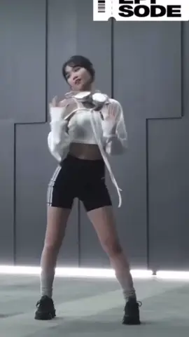 This outfit is so cute  #chaewon #chaewonlesserafim #lesserafim #lesserafimchaewon #izone #izonechaewon #lesserafimperfecnight #overwatch2 #fyp #fancam #fypシ 