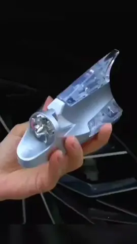 Solar shark fins can effectively guide the airflow, reduce the wind resistance, so as to achieve the purpose of fuel saving, save car fuel, but also warn the rear vehicle to maintain the distance#sharkfin #sharkfinwarninglight #cargoodies #automotivesupplies #trafficsafety 