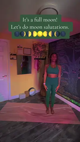 Moon salutations on moon day under a full moon ✨ #yoga #yogaflow #yogagirl #yogateacher #yogi #yogatransition #moon #fullmoon #moonsalutation #moonflow #vinyasayoga #vinyasa #asana #yogaasana 