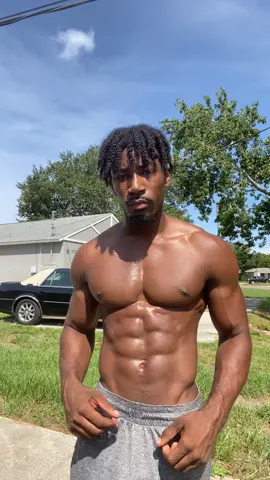 All kinds of GAINZ🏆 #muscle #model #trend #flex #malemodel #blackmen #flexing #zyzz #natty #aesthetic #workout #progress #transformation #abs 