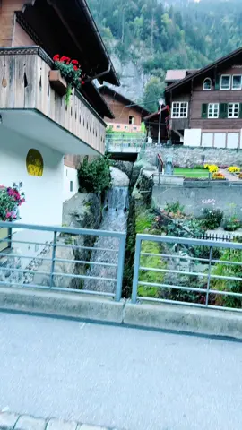 Lauterbrunnen village in switzerland 🇨🇭🏡#switzerland #swissvillage #nature #calm #beautiful #europe #lauterbrunnen_switzerland #lauterbrunen #srilankan #indian #russia #china #brazil #eruopelife #woow 