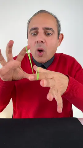 Rubber Band Magic 😎 #arnaldomangini #magic 