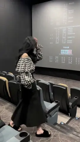 Set váy áo trễ vai caro mix cùng chân váy đuôi cá 🌷🌷🌷#khuathaiyenst #setdoxinh #vayxinh #setvayxinh #chanvaydangdai #xh #GamingOnTikTok 