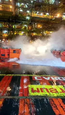 Oilrig~the night view is really beautiful.😍#oilrig#crew#sailor #workatsea#offshorelife#fyp#fypシ #fypage #viralvideo  @YunPu  @YunPu  @YunPu 