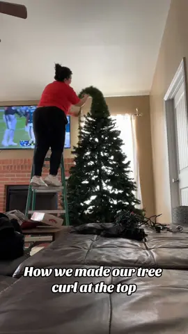How we made the Curl at the top of the tree! #DIY #diytree #treetopper #grinchmas2023 #thegrinch #thegrinchtiktoks #grinchtiktok #fyp #ideas #christmastreedecorating #grinchmas #fypシ゚viral  #foryourpage @The Home Depot @Hobby Lobby 