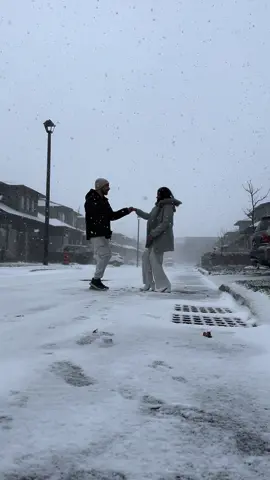 الرقص في الثلج ✅❄️ #ثلج #شتاء #لندن #رقص #كوبل #سياحة #سفر #روسيا #لندن #كندا #موسم_الرياض #حب #زواج #ملابس_شتوية #ترند #fyp #dance #funny #snow  #canada  @Dance From Home 