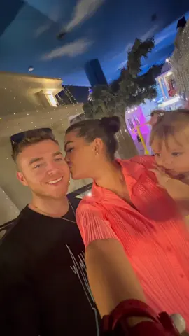 @Dubai Mall is the place to beee 🛩️👩🏽‍🏫👩🏽‍🍳🧑🏾‍🔬 #dubaimall 