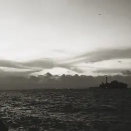 Let Down - Radiohead (31s) #radiohead #letdown #sea #sadaong #sadvibes🥀 #aesthetic #lyrics #31s #speedupvideo #fypシ #tiktok #radioheadletdown 