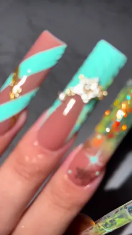 Winter glam ✨🎄❄️ #christmasnails #winternails #holidaynails #gelx #gelxnails #nailinspo #nails #christmasinspo #fyp #foryou 