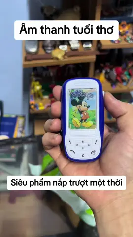 Cùng trở lại tuổi thơ cùng Siêu phẩm nắp trượt một thời và bài hát huyền thoại nhé mọi người!!! Ài a i ai Chồng vừa đi với con chân dài! #tiktokgiaitri #xuhuong #tuoithotoi #tuoitho8x9x 