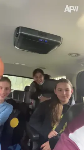 A surprisingly great photobomb 📸🤣 #afv #funny #surprise 