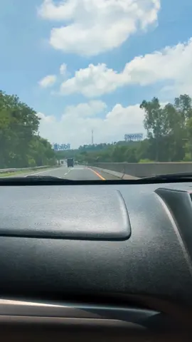 Jalan-jalan itu sehat, yang nggak sehat itu jalanin aja dulu.