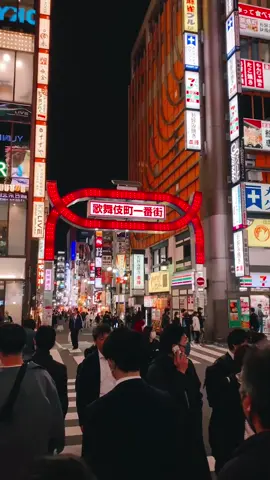 Tokyo at night is unlike anything else 🇯🇵  📍 Shibuya & Shinjuku, Tokyo, Japan #tokyo #japan #shibuya #shinjuku #traveltok #nightaesthetic #night #japantravel #japantiktok #tokyotokyo 