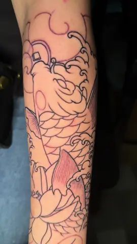 នេះជាស្នាដៃរបស់ខ្ញុំបាទ Tii Tattoo✍️Tattoo artist Sihanouk Ville📝Cambodia🇰🇭 Telegram: 086785080 Fb: Is Me-Tii (សាក់រូប កែរូបសាក់ តម្លៃសមរម្យ គុណភាព)☑️ 📍ទីតាំងកំពុងសោមរង្វង់មូលត្រីដូរហ្វីន📍 អរគុណដែលតែងតែគាំទ្រនិងជឿជាក់មកលេីស្នាដៃរបស់ខ្ញុំ👍🙏#sihanoukville#cambodia#ink#koifish#lining#Tattoo#japan#style#