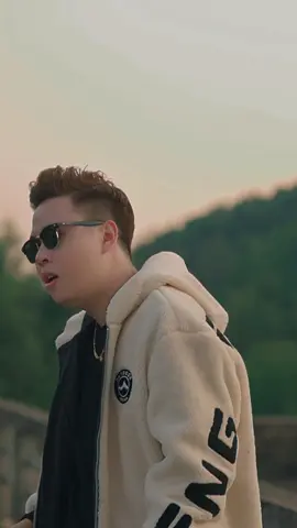 Lướt sóng vượt ngàn hải lý theo mây vượt ngàn núi cao! #luotsongdapmay #thientu #xuhuongnhac #nhacbuontamtrang #hottiktok 