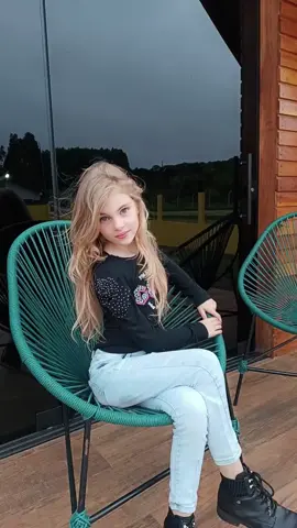 Pintura, obra de arte de Deus #modeloinfantil  #modelomirim  #modelo  #polaquinha  #loirinha  #olhoazul  #pintura  #maravilhosa  #criança  #filha  #status  #🥰  #motivacaodiaria  #fe  #feliz  #sorriso  #cebola  #criancasqueamamcebola 