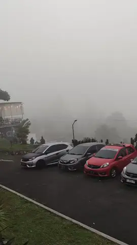 Antara aku, puncak dan kamu😶 #puncak #brionesia #brioindonesia 