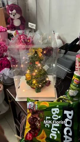 SET QUÀ NOEL XANH LÁ ( cây thông mix bánh kẹo) #mikflorist #boxquatang #hopquatrongsuot #quatangnguoiyeu #giangsinhcoanh #quanoel 