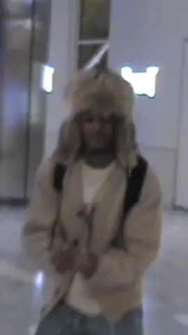 One thing about me… imma sing all i want for Christmas is you in the middle of the mall 🎄 #vhs #vhsedits #alliwantforchristmasisyou 