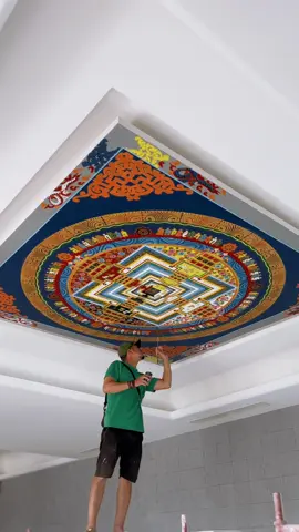 Để hoàn thiện bức Mandala vẽ trần này team mình đã mất hơn 10 ngày làm việc từ sáng đến tối. Cảm ơn mọi người đã xem và thả tim cho clip này 🙏🏻🙏🏻🙏🏻#mandala #buddha #mattongvietnam #buddhapainting #mythuatphatgiao #tiengphan 