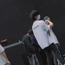 Yuta pas liat Jeno narik Haechan mungkin dalam hatinya : 