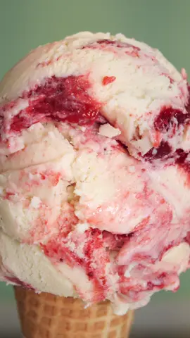 El delicioso helado de vainilla con riquísima mermelada de fresa te espera en el sabor de la semana: Vainilla con fresa 🍓. Tienes que probarlo en cono sencillo a tan solo $35. #HeladosSultana #ElHeladoMásRegio #icecream #elsabordelasemana #promo #mty   Válido exclusivamente en el sabor correspondiente a la semana en curso. Promoción válida solo en sucursales de Monterrey y su área metropolitana (excepto Plazas Outlet), Saltillo (en HEB Saltillo, Soriana Mirasierra y Venustiano Carranza), Allende, Montemorelos, Linares y Monclova. Sujeto a disponibilidad de sabores, hasta agotar existencias. Vigencia del 20 al 26 de noviembre del 2023.