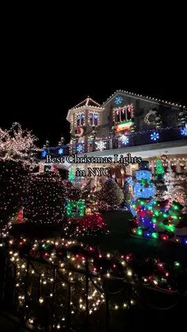 Looking for the best Christmas lights in New York? Head to Brooklyn!🎄 • • #nyc #brooklyn #christmas #christmastiktok #christmasinnyc #christmaslights #christmasdecor #christmastravel #traveltok #nyclife #thingstodonyc #holidays #magical #christmastok 