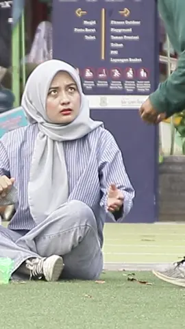 Prank Nemu Duit Ke Cewek Cantik Sampai Dia Bingung wkwkwk    #pranks #prankkasihuang #ngakak #videolucu #prankindonesia #reels #fyp #beranda #prankgokil #funnyvideos #prankpalinglucu