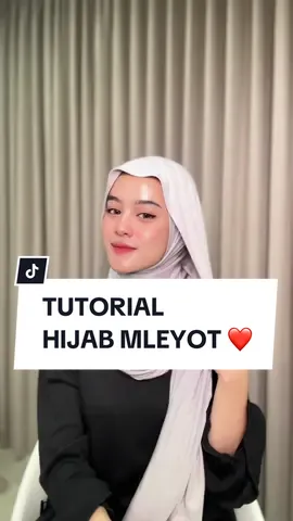 Tutorial pake hijab mleyot yang aman ga kliatan leher 🤭 Tentunya pake hijab Ghani Shawlnya Sylmibasic ya sis #sylmibasic #hijabtutorial #hijabstyle #tutorialhijab #hijabmleyot #hijabitiktok #HijabFashion 