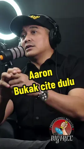 Podcast with @aarondwiaziz is out on Spotify guys🔥 Korang mintak kita bagi, skrg Malik is back Alhamdulillah thanks again to @aaron aziz  #fyp #podcast #podcasting #podcastclips #podcastshow #podcasteroftiktok #fypsg #fypmalaysia #comedypodcast #fypシ゚viral #talkshow #drama #thecommonfolks #aaronaziz #klgangster #malaysianactor 