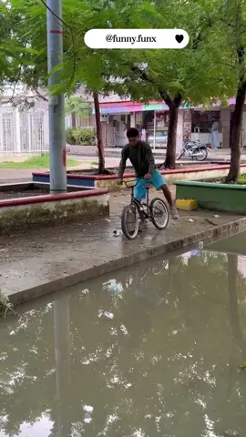 Try not to laugh #prankvideo #funnyvideos #funnymoments #prankvideos #funny #funnyvideo #troll #funnyprankvideos #failvideo #prank #funnyprank 